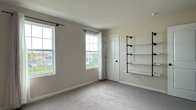 Building Photo - 1931 Wren Rd