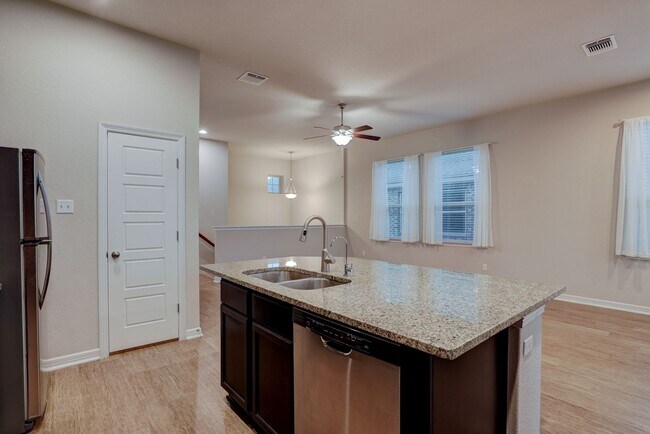 Building Photo - 2212 Dillon Pond Ln