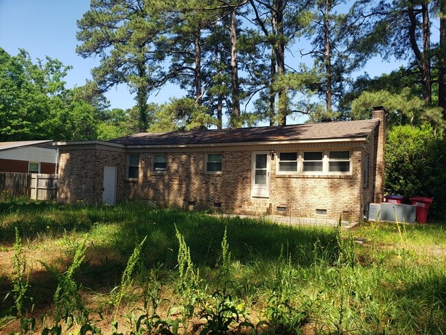 Building Photo - 520 N Fayetteville St