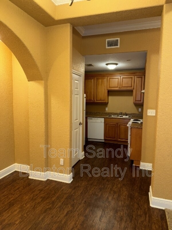 Building Photo - 7071 Lake Joanne Dr