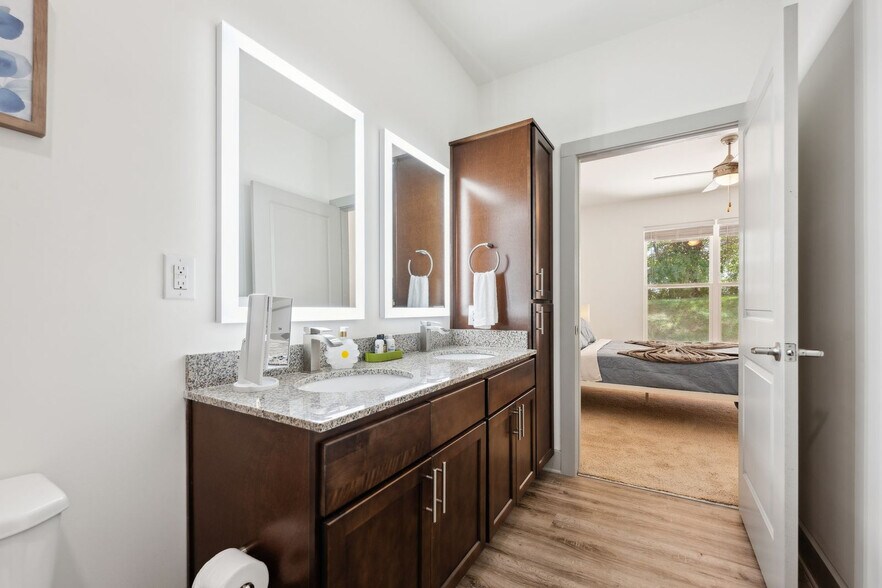 Building Photo - 11614 Vista Terrace Way-SI FL3-ID1612944P