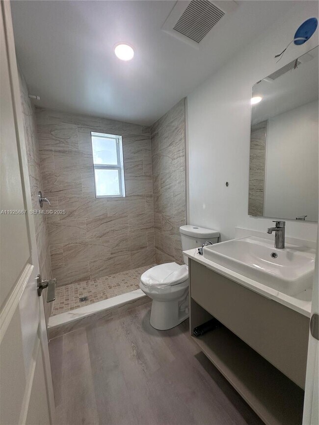 Building Photo - 1703 NW 34th Ave