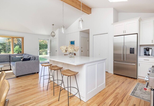 Building Photo - 237 Blank Ln