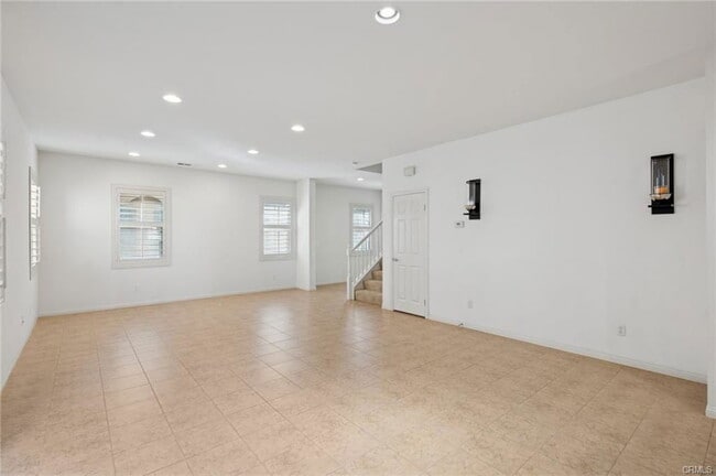 Building Photo - 93 Keepsake