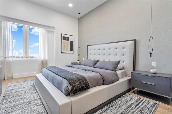 Building Photo - 2301 Collins Ave
