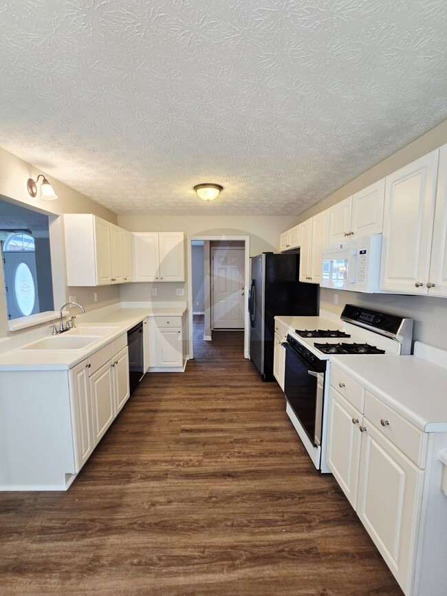 Building Photo - 130 Eagle Glen Dr
