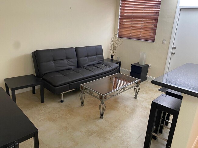 Building Photo - 335 Collins Ave