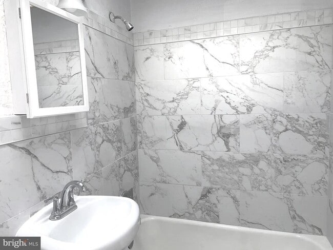 Building Photo - 4613 Hartel Ave