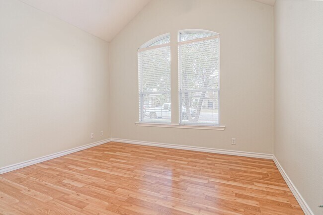 Building Photo - 405 Springwood Ct