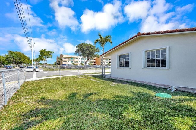 Building Photo - 2400 SW 103rd Ct
