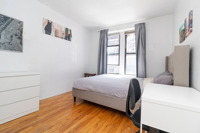 Building Photo - 215 B E 95th St