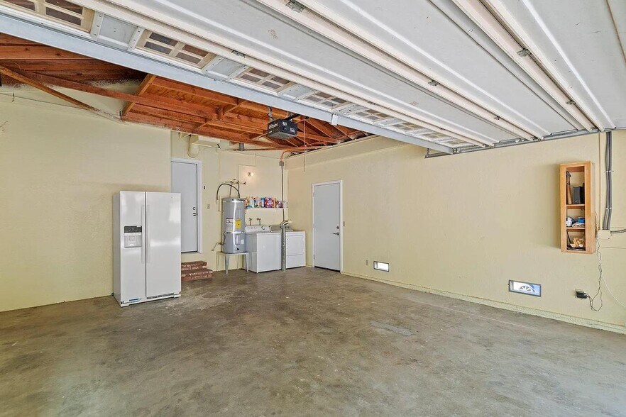 Building Photo - 39220 San Francisquito Canyon Rd