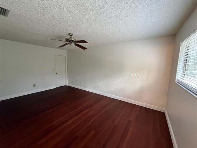 Building Photo - 4416 Summer Oak Dr