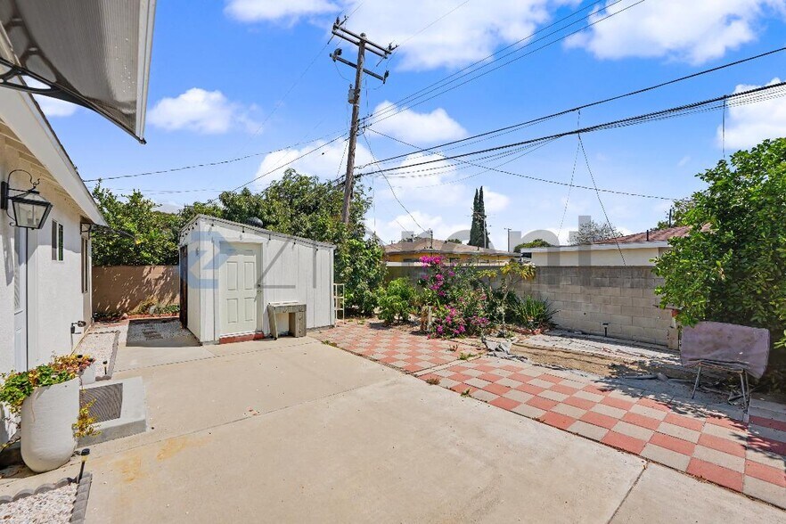 Building Photo - Unit A