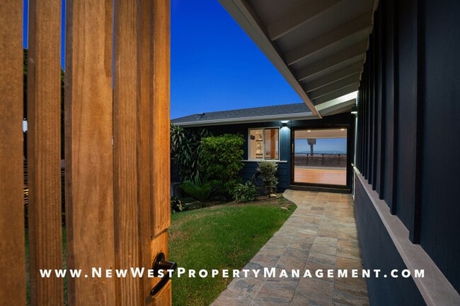 Building Photo - Exquisite Pacific Beach 4 bedroom located on a quiet cul-de-sac in the coveted Floral Terrace com...