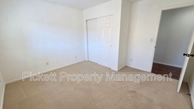 Building Photo - 1733 N Wycoff Ave