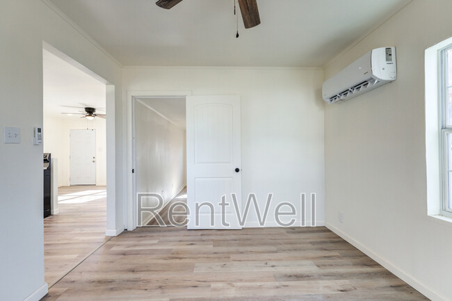 Building Photo - 2516 2nd St