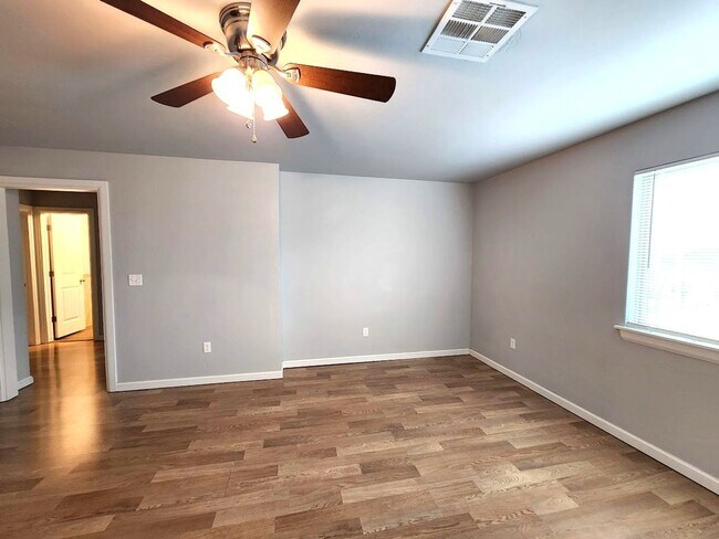 Building Photo - Campbell St Duplex