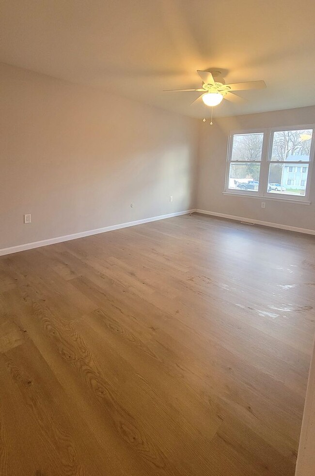 Building Photo - Spacious 3 Bedroom 2.5 Bath Townhome for RENT