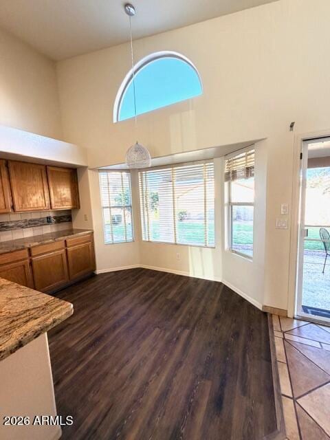 Building Photo - 528 W Monte Ave