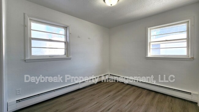 Building Photo - 1211-11 1/2 11 1/2 St N