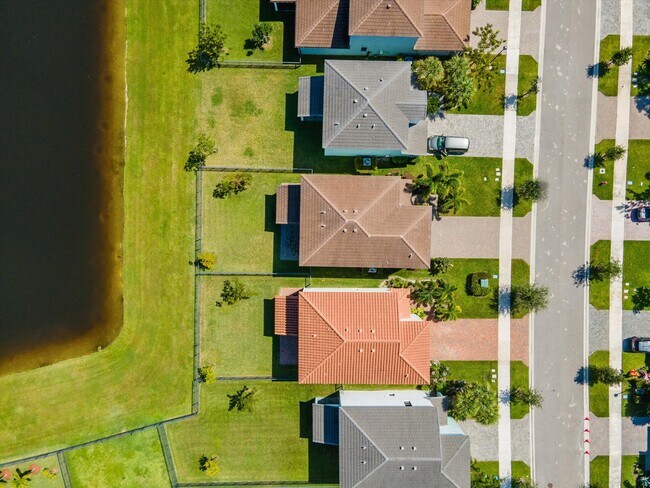 Building Photo - 16259 Sandy Shore Dr