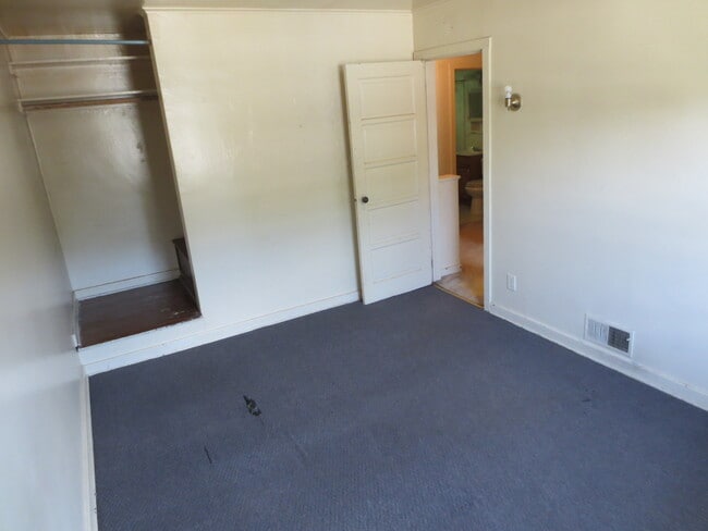 Building Photo - 339 Hemlock Dr