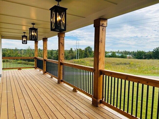 Building Photo - Stunning 4 bedroom 2.5 bath near Downtown Newnan! Must see!