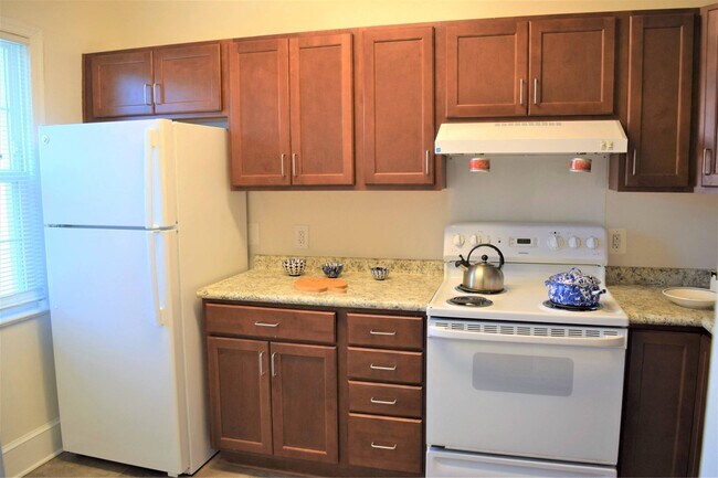 Building Photo - Colonial Village West