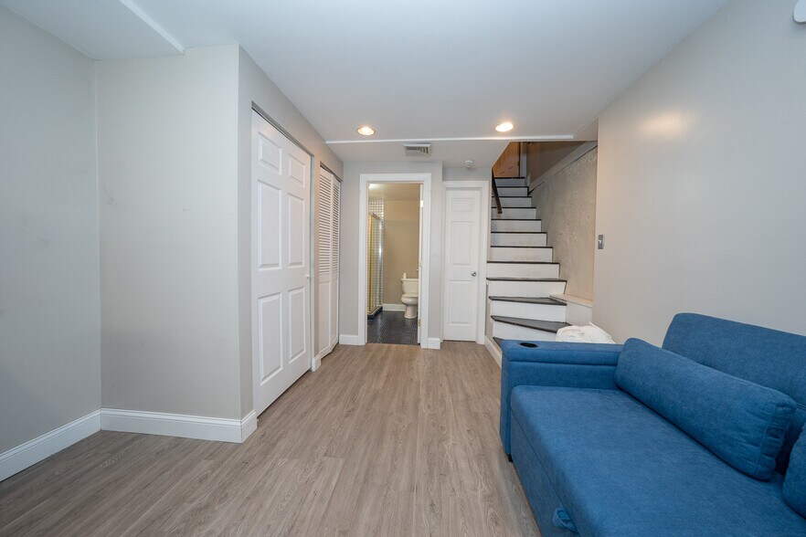 Building Photo - 2747 Harper St