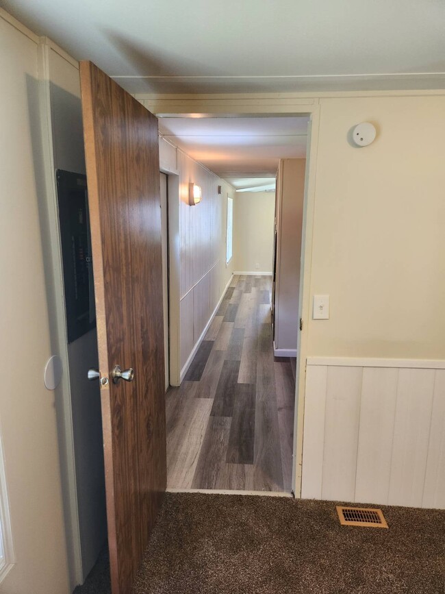 Building Photo - 180 Dixon Rd