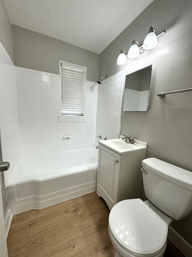 Building Photo - Renovated 2 Bedroom Jacksonville Heights Duplex Apartment