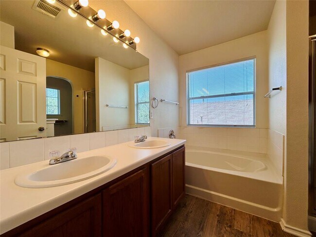 Building Photo - 3400 Etheredge Dr