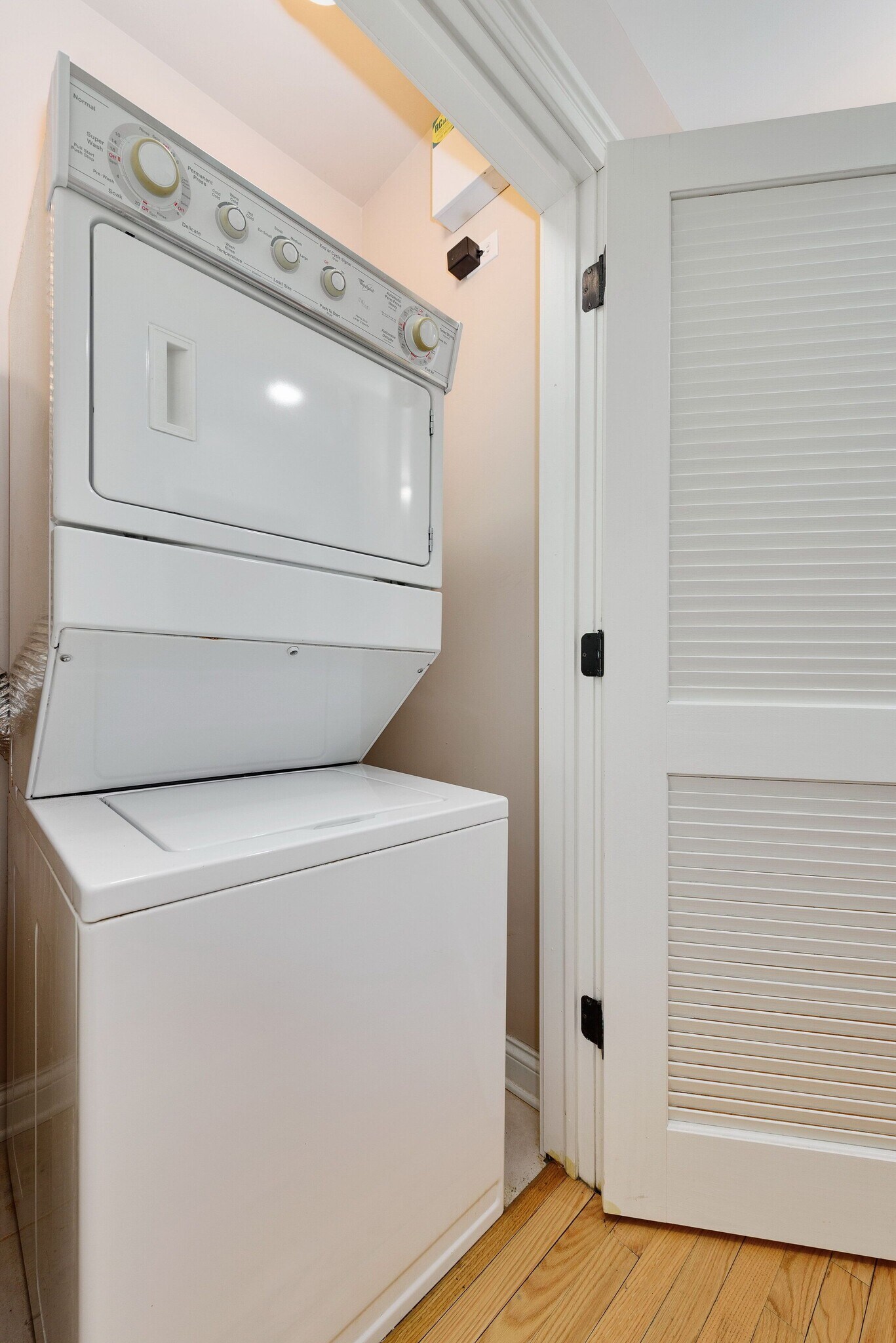 Building Photo - 2033 W Jarvis Ave