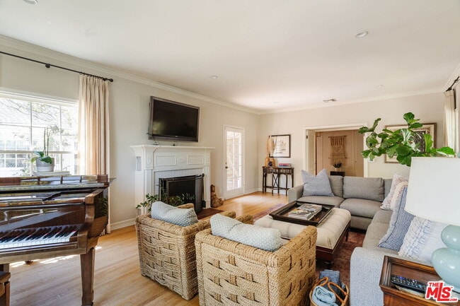 Building Photo - 231 S Thurston Ave