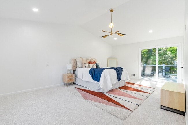 Building Photo - Beautifully Renovated 5 Bed/3 Bath Farmhouse in Upper St. Clair - Available Early June!