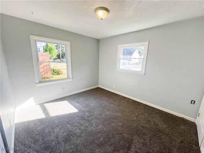 Building Photo - 2290 Suncrest Dr