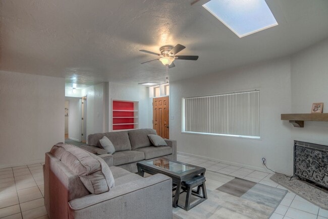 Building Photo - Spacious 4BR in Tucson