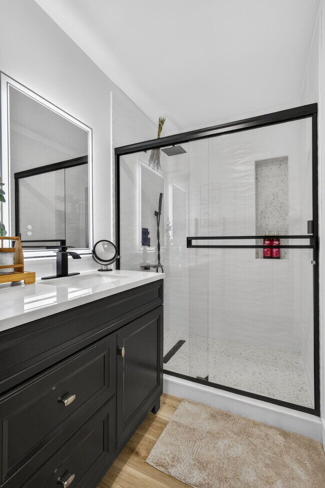 Building Photo - 701 37th St