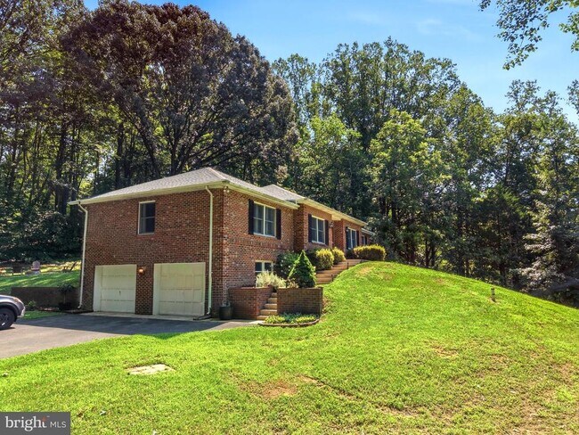 Building Photo - 2641 Dogwood Ln