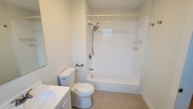 Building Photo - 19 E Springfield St