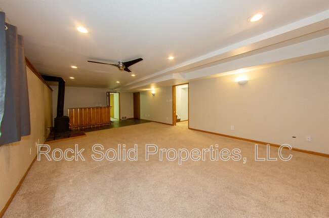 Building Photo - 5027 Green River St