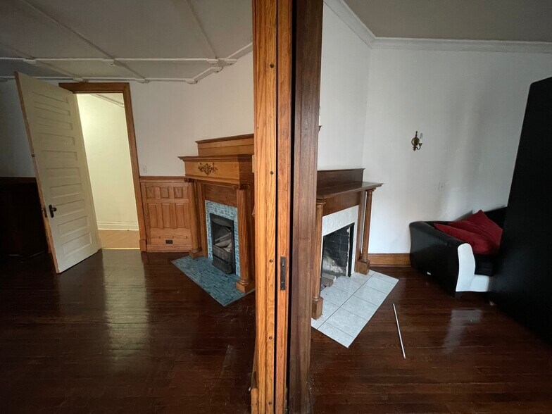 Building Photo - 1006 State St