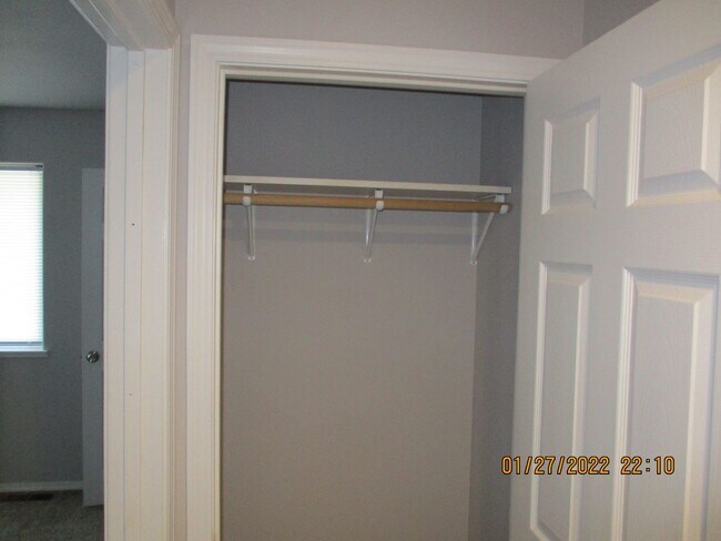 Building Photo - Beautifully remodeled 3 bed, 3 bath Duplex