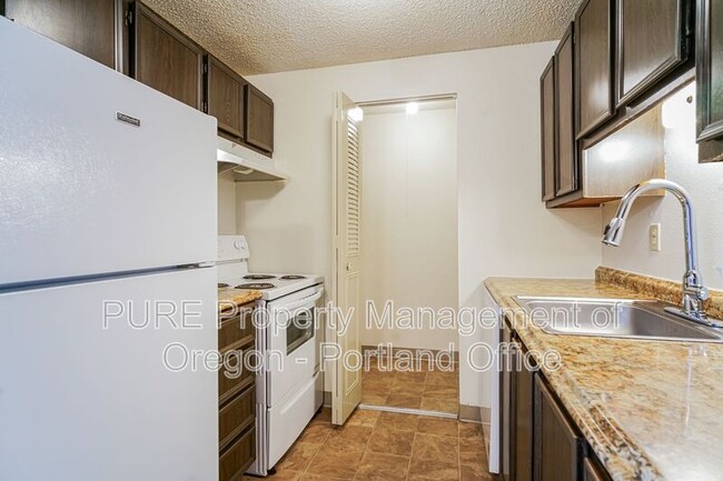 Building Photo - 14140 NE Sandy Blvd