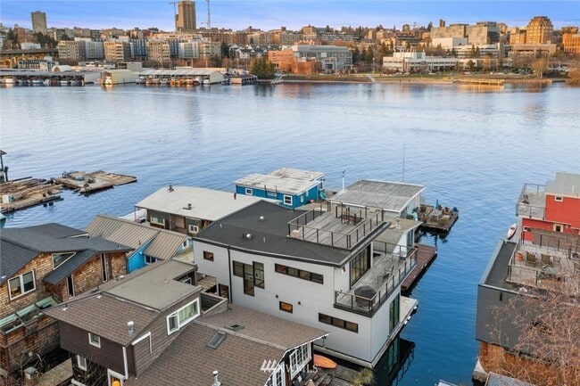 Building Photo - 3bd/2.5ba Seattle Houseboat
