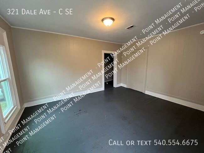 Building Photo - Upstairs 2 Bed 1 Bth Apt Close to Downtown...