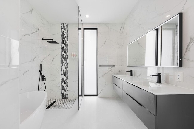 Building Photo - 2516 NE 21st St