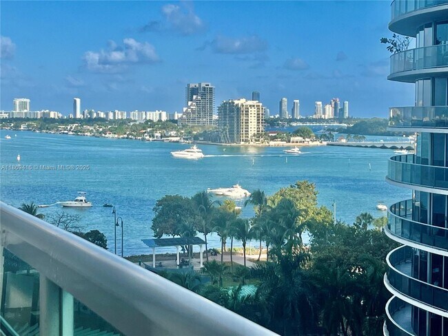 Building Photo - 1800 N Bayshore Dr