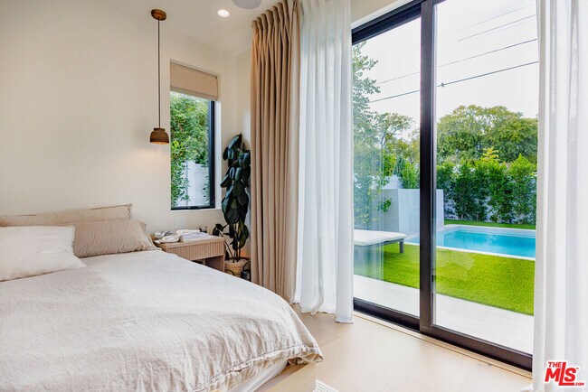 Building Photo - 4703 Saloma Ave